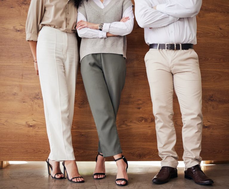 Quelle couleur mettre avec un pantalon kaki : pour ne plus jamais se tromper