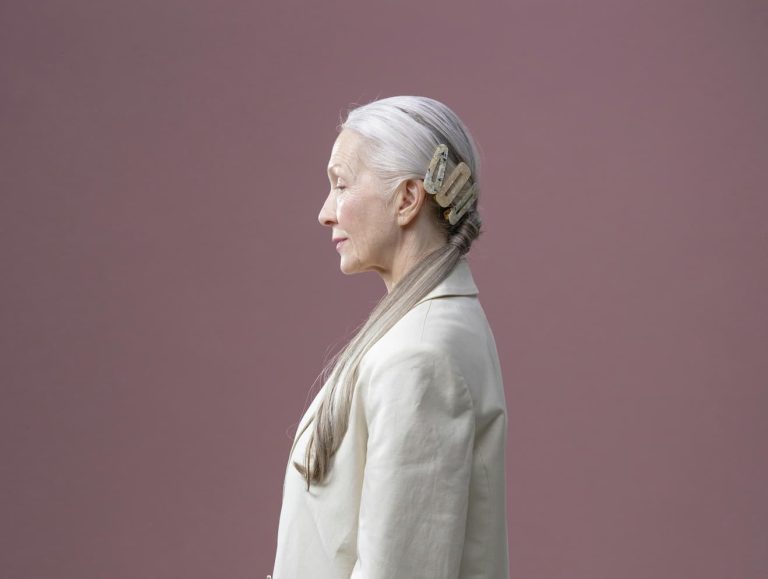 Coloration ne tient pas sur cheveux blancs : mes conseils