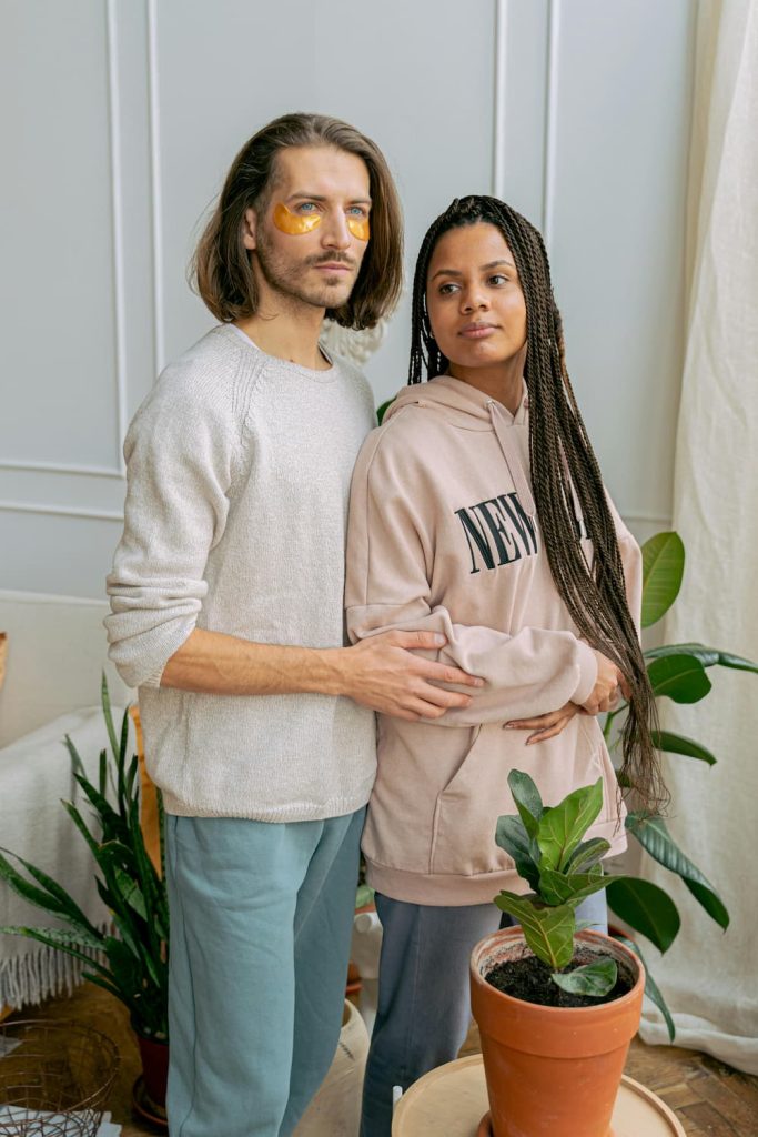 Quand une femme invite un homme chez elle