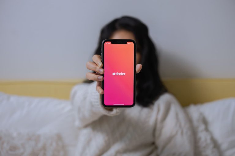 Comment se décrire sur un site de rencontre quand on est une femme