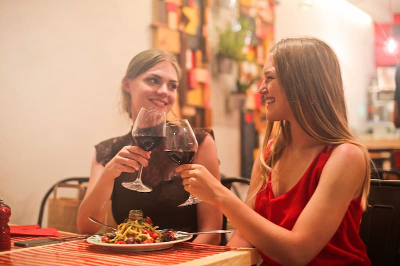 Les signes d'une amitié amoureuse entre femmes : ce que j'ai vécu et ce que ça change